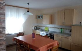 Monteur - Ferienwohnung Marburg - Biedenkopf - Steffenberg - mit 4 Zimmer und Balkon